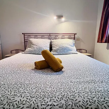 La De Lina 202 -self Check In -